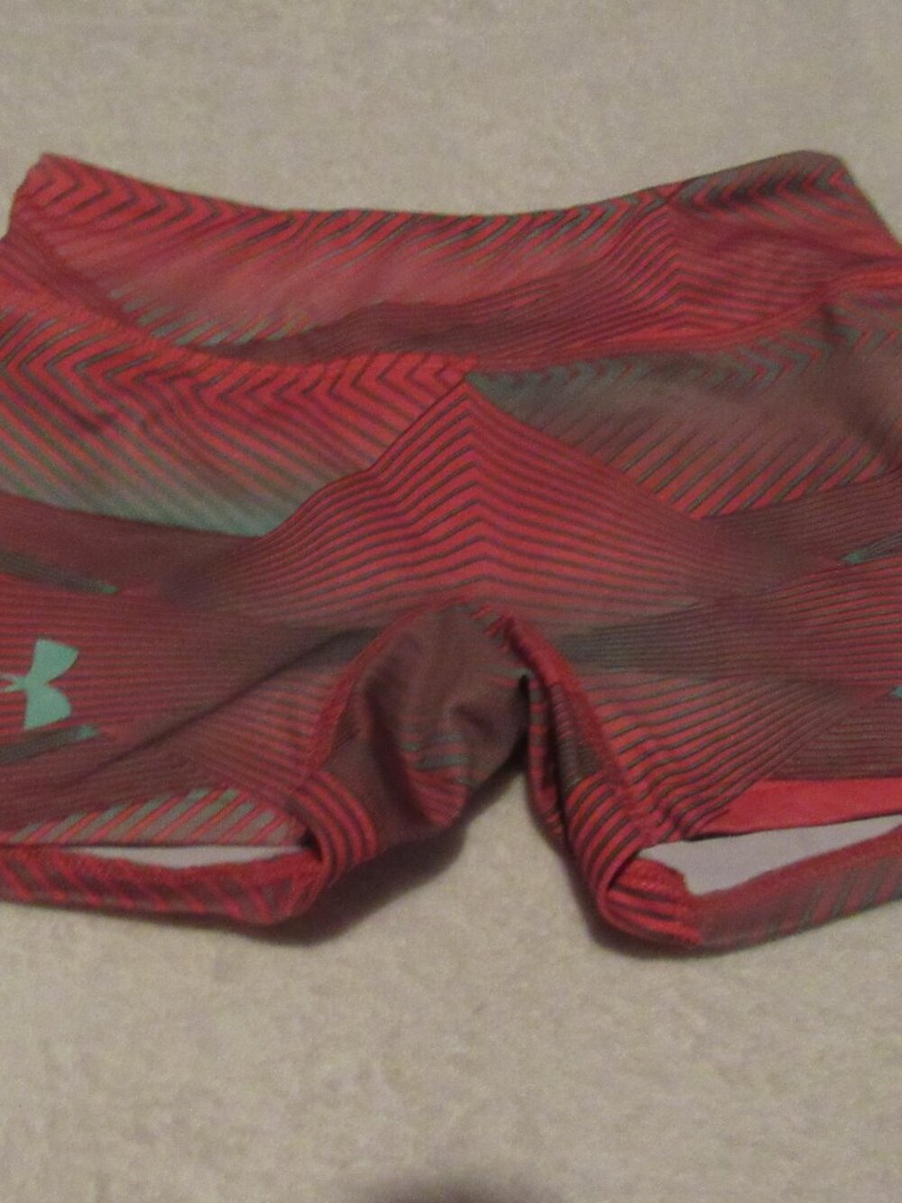 Girls Under Armour Compression Shorts  Size YSmall